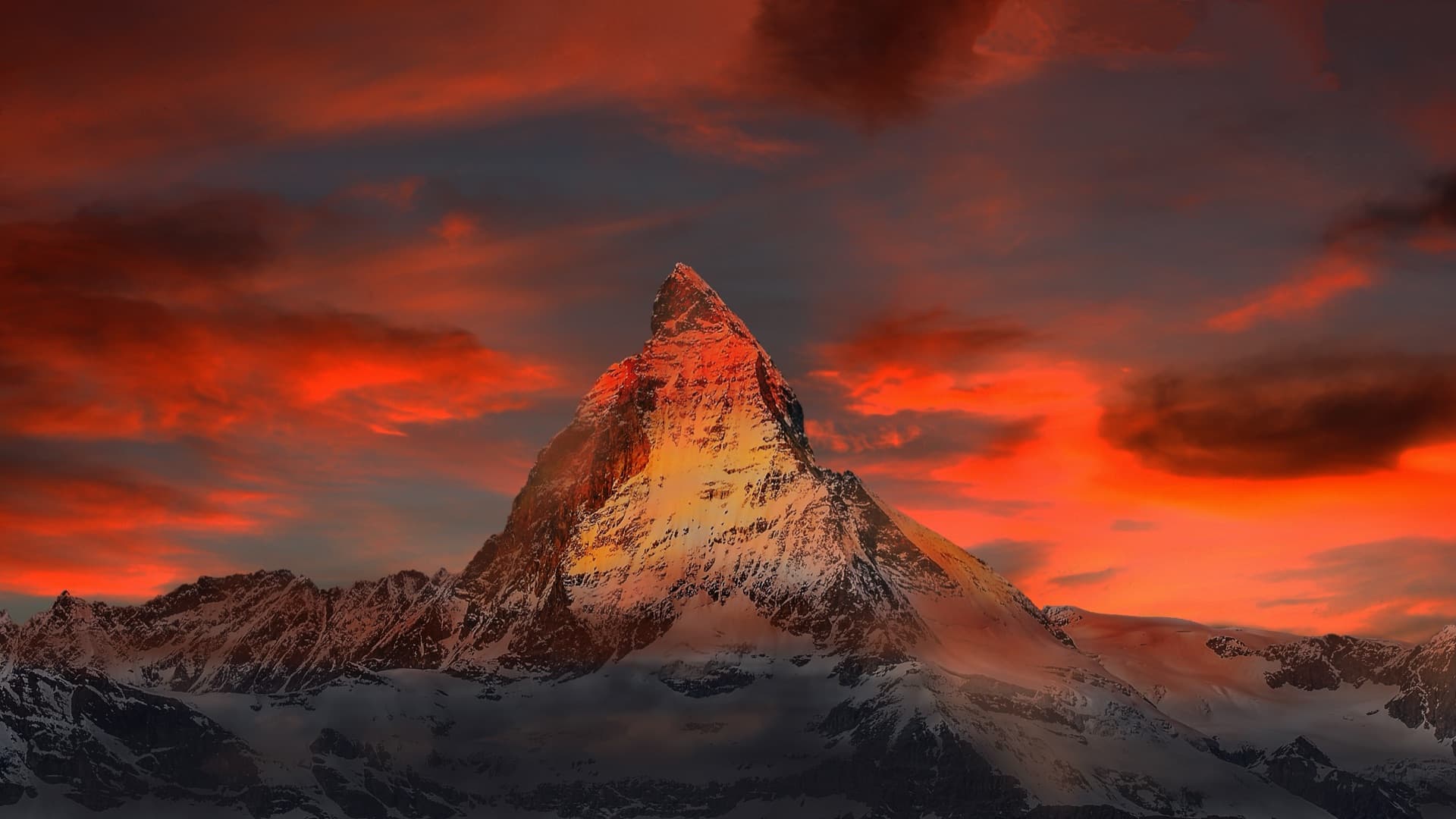 Le Cervin au coucher du soleil — paysage alpin